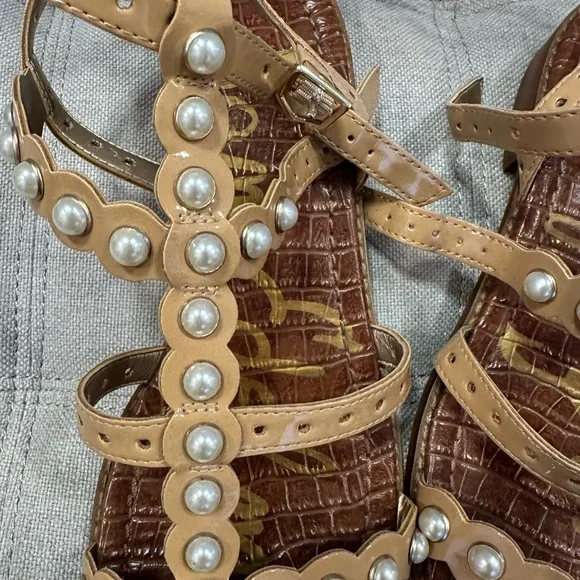 Women's Tan Sandals with Pearl Accents - Picture 4 of 6